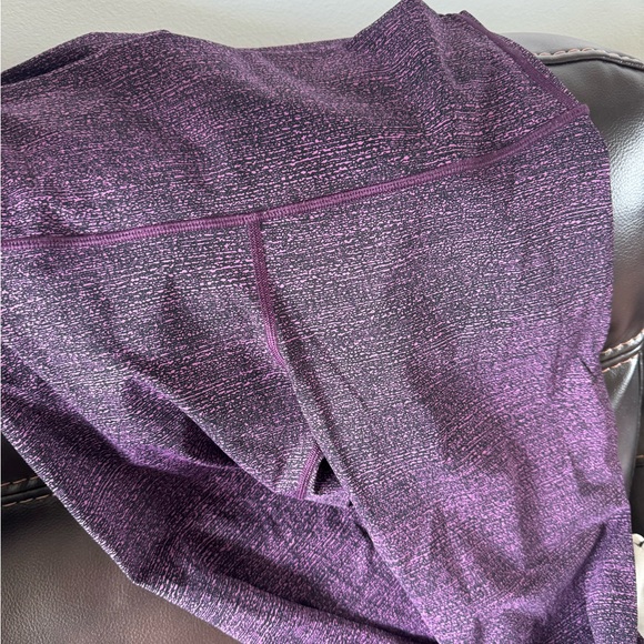 Size 10 lululemon leggings NEW never won, rip tag removed but perfect condition - Picture 3 of 3